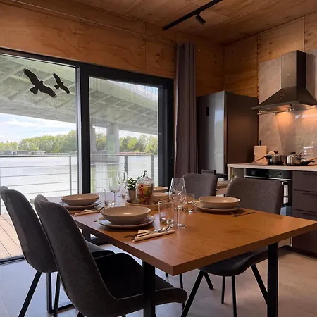 Brand New, Wifi, Ac, Sundeck, Wide View, Bbq Сasa de vacaciones Bratislava