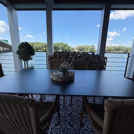 Brand New, Wifi, Ac, Sundeck, Wide View, Bbq * Bratislava