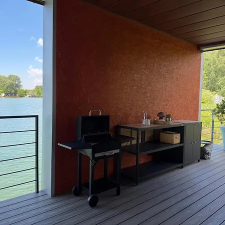 Brand New, Wifi, Ac, Sundeck, Wide View, Bbq Сasa de vacaciones Bratislava